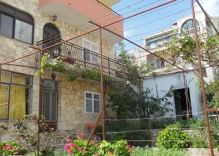 Mia מאקרסקה